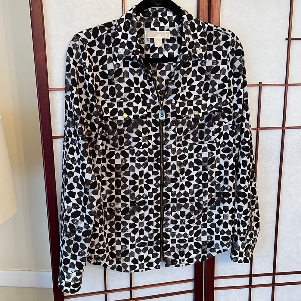 Michael Michael Kors Top size Medium in EUC. Gold hardware. Beautiful!